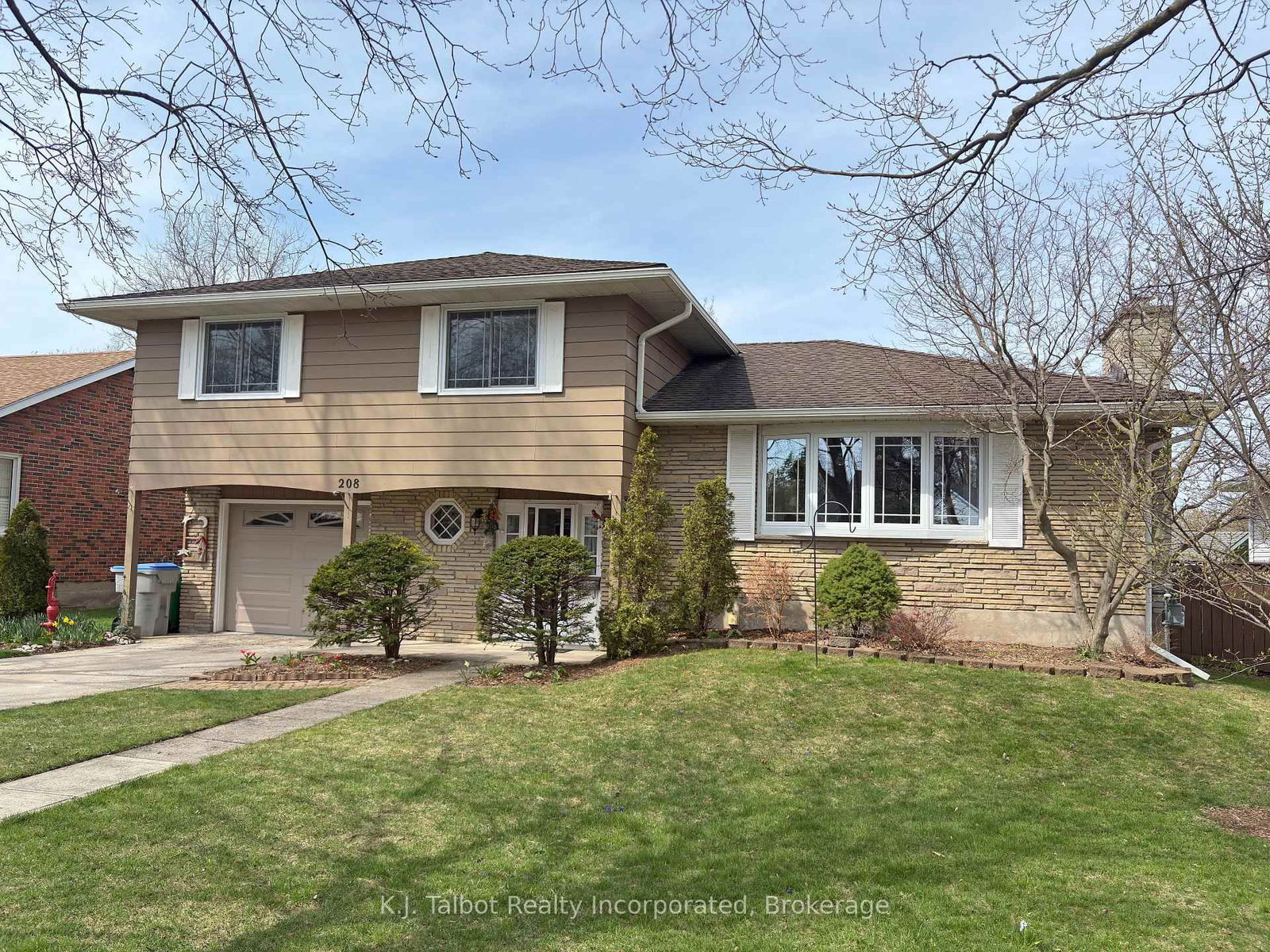 Detached House for sale at 208 Palmerston Street, Goderich, Goderich (Town), N7A 3E9 - MLS: X12104379