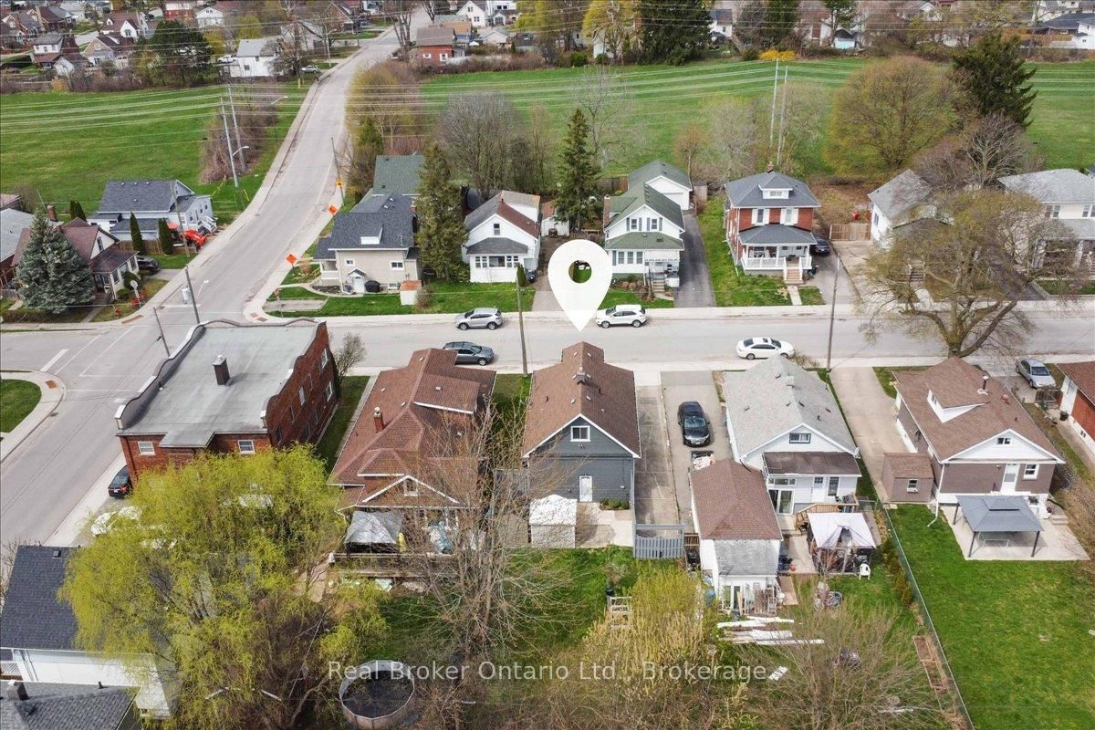 Detached House for sale at 4584 Sixth Avenue, Niagara Falls, Cherrywood, L2E 4T3 - MLS: X12104405