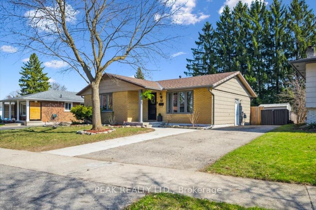 Detached House for sale at 37 Gracefield Crescent, Kitchener, N2E 1R8 - MLS: X12104456