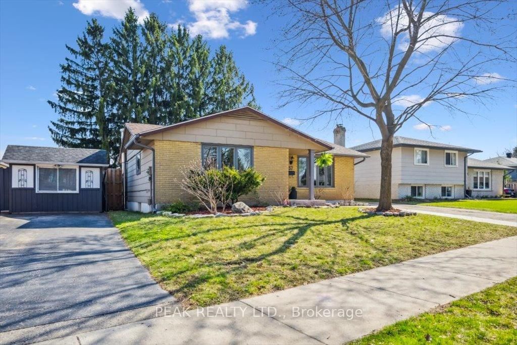 Detached House for sale at 37 Gracefield Crescent, Kitchener, N2E 1R8 - MLS: X12104456