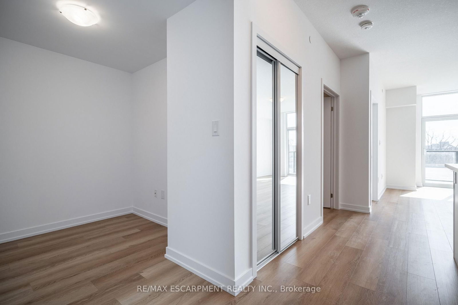 Condo for lease at 228-10 Mallard Trail, Hamilton, Waterdown, L0R 2H1 - MLS: X12104833