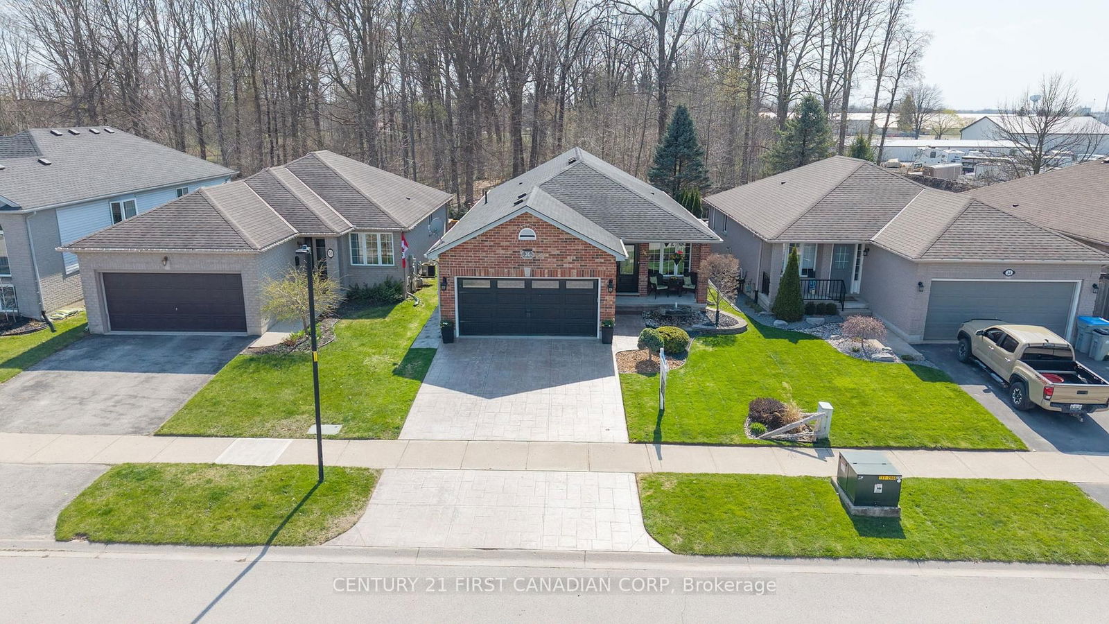 Detached House for sale at 36 Juniper Crescent, Strathroy-Caradoc, SE, N7G 4G4 - MLS: X12104889