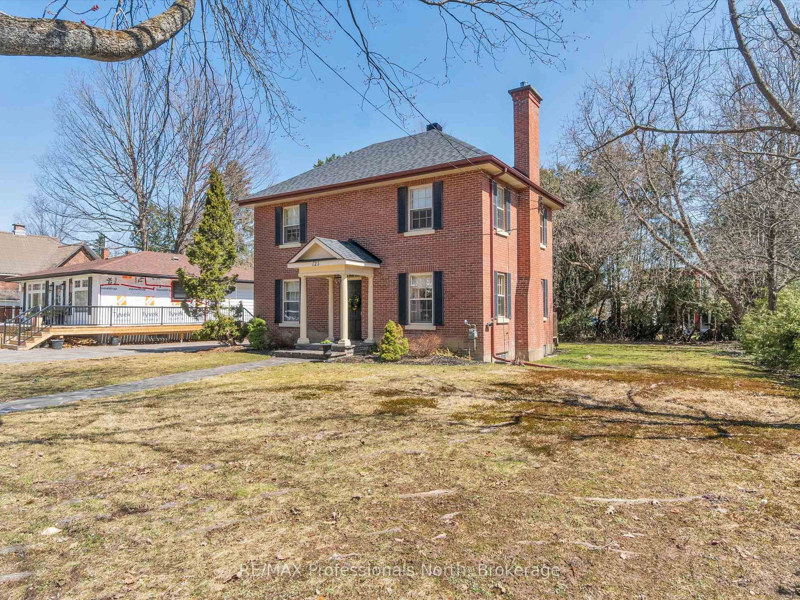 Detached House sold at 123 John Street, Bracebridge, Muskoka (N), P1L 1R8 - MLS: X12104992