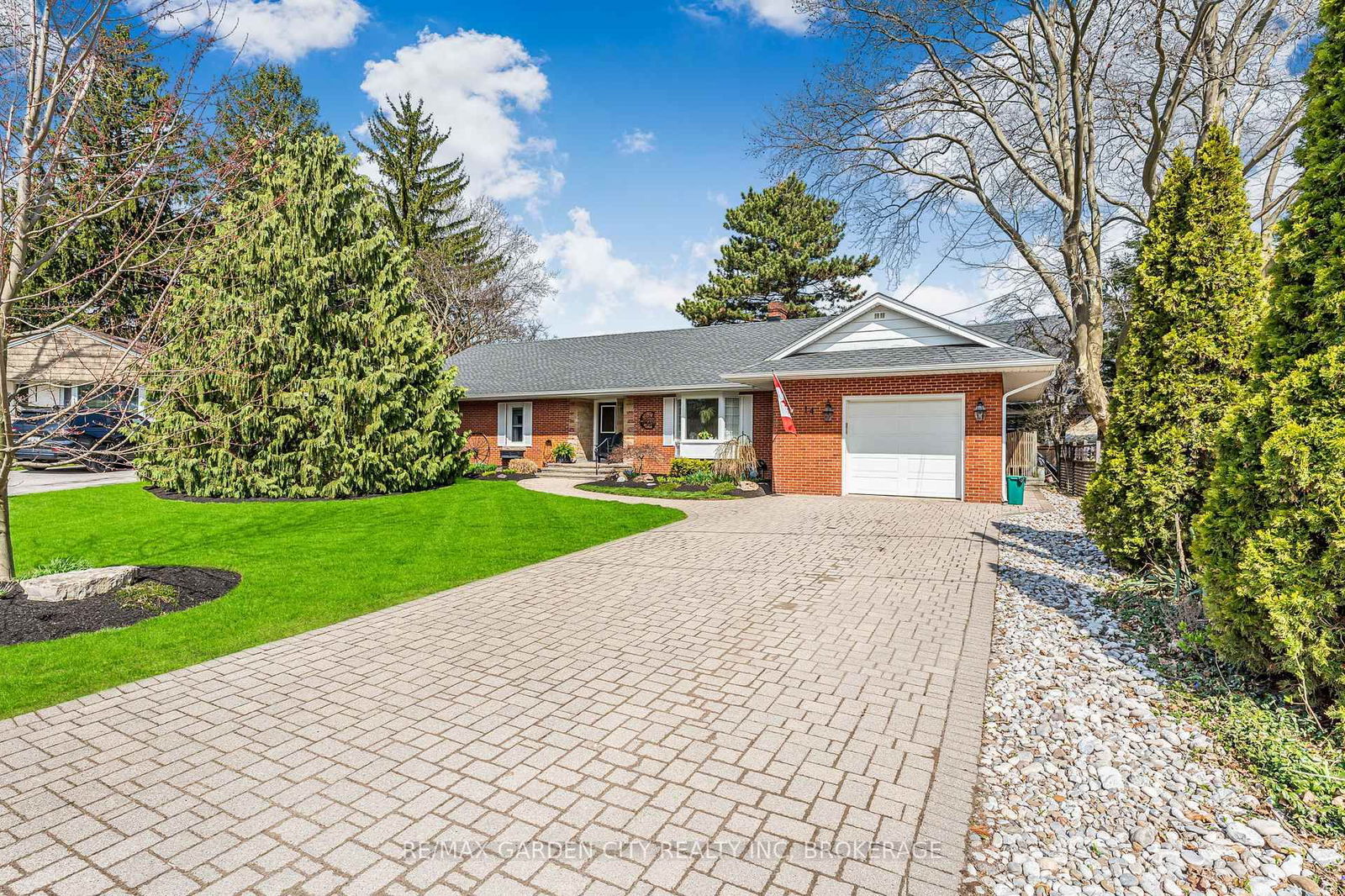 Detached House for sale at 14 Peachtree Pkwy, Pelham, Fonthill, L0S 1E0 - MLS: X12105012