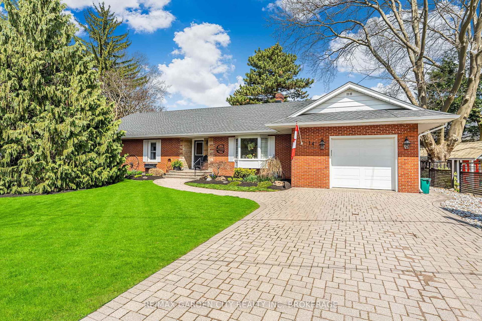 Detached House for sale at 14 Peachtree Pkwy, Pelham, Fonthill, L0S 1E0 - MLS: X12105012