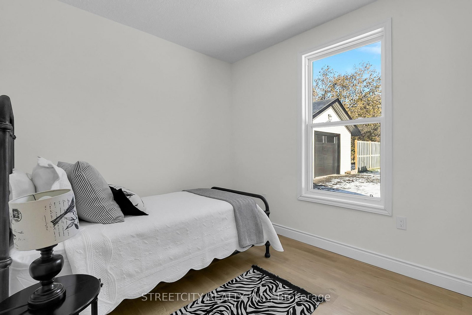 Listing Image 19
