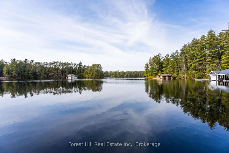 1006 Kings Way, Lake of Bays - Mclean image-0-0