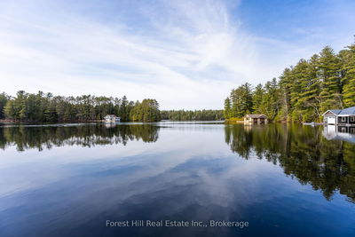1006 Kings Way, Lake of Bays - Mclean