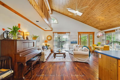 1006 Kings Way, Lake of Bays - Mclean image-0-4