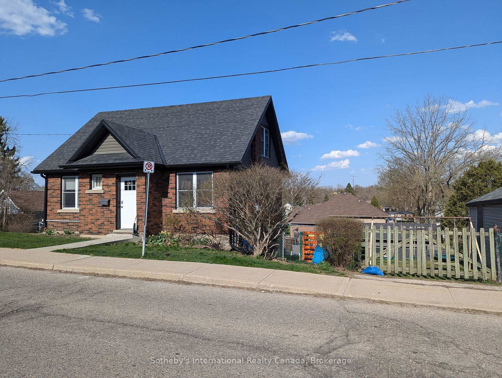 Detached House for sale at 38 Washington Street, Brant, Paris, N3L 2A7 - MLS: X12105579