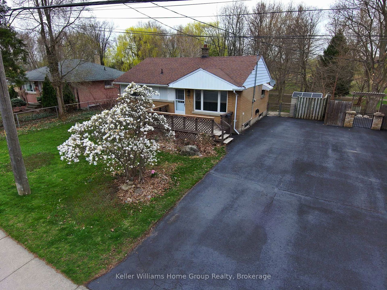 Detached House for sale at 286 Brompton Avenue, Woodstock, North, N4S 7J5 - MLS: X12105686