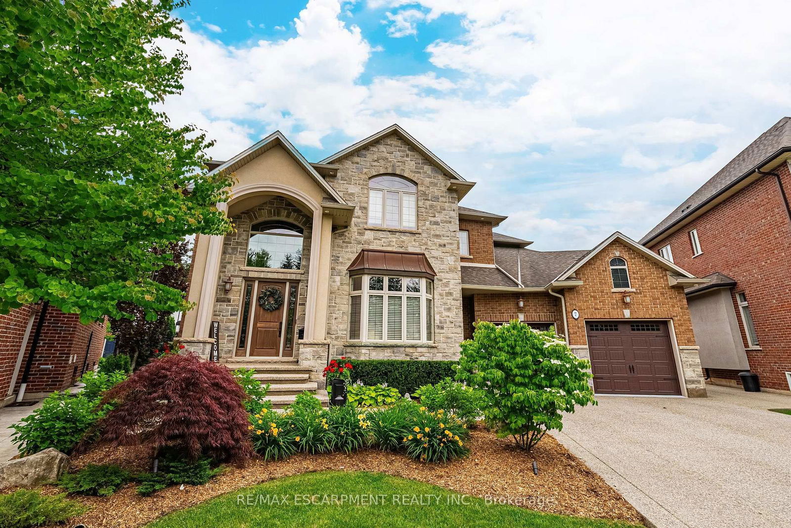 Detached House sold at 7 Gregorio Court, Hamilton, Ancaster, L9G 0B8 - MLS: X12105789