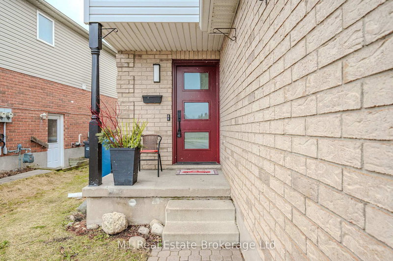 155 Stephanie Dr, Guelph, N1K 1X7 | Image 2
