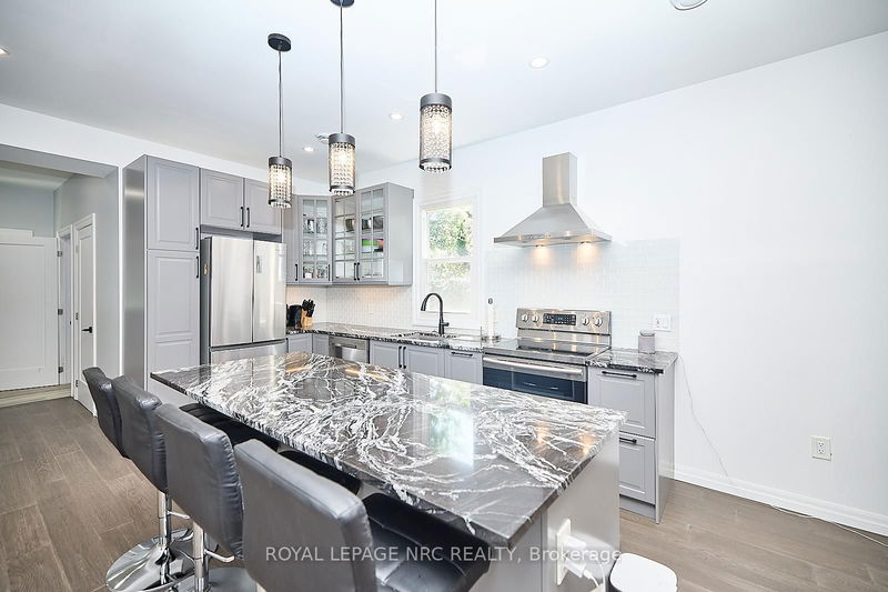 2 Fairburn Ave, St. Catharines - Burleigh Hill image-0-0