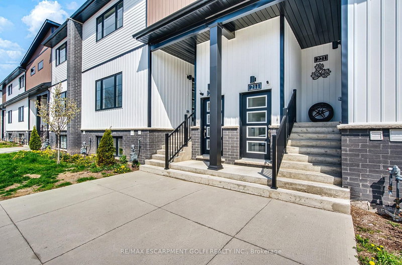 212 - 4263 FOURTH Ave, Niagara Falls, L2E 0C2 | Image 2