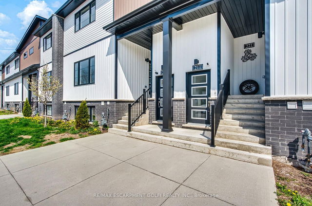 212 - 4263 FOURTH Avenue