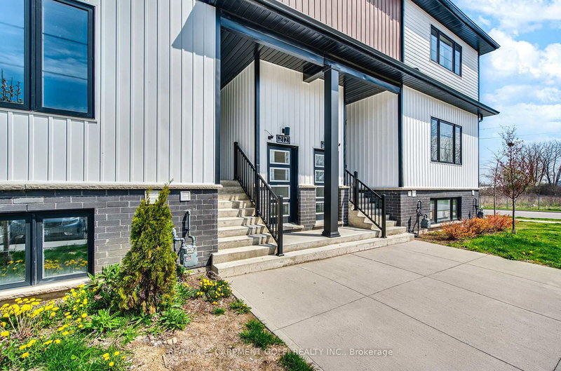 212 - 4263 FOURTH Ave, Niagara Falls, L2E 0C2 | Image 3