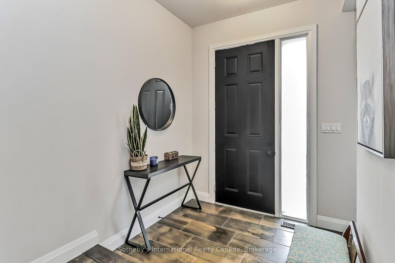 205 Yellow Birch Cres, Blue Mountains, L9Y 0Z3 | Image 3