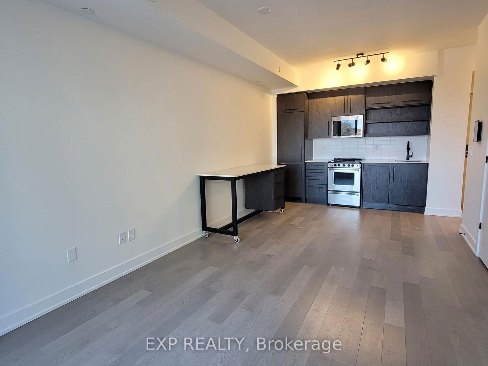 Condo for lease at 407-560 Rideau Street, Ottawa, Sandy Hill, K1N 0G3 - MLS: X12106444