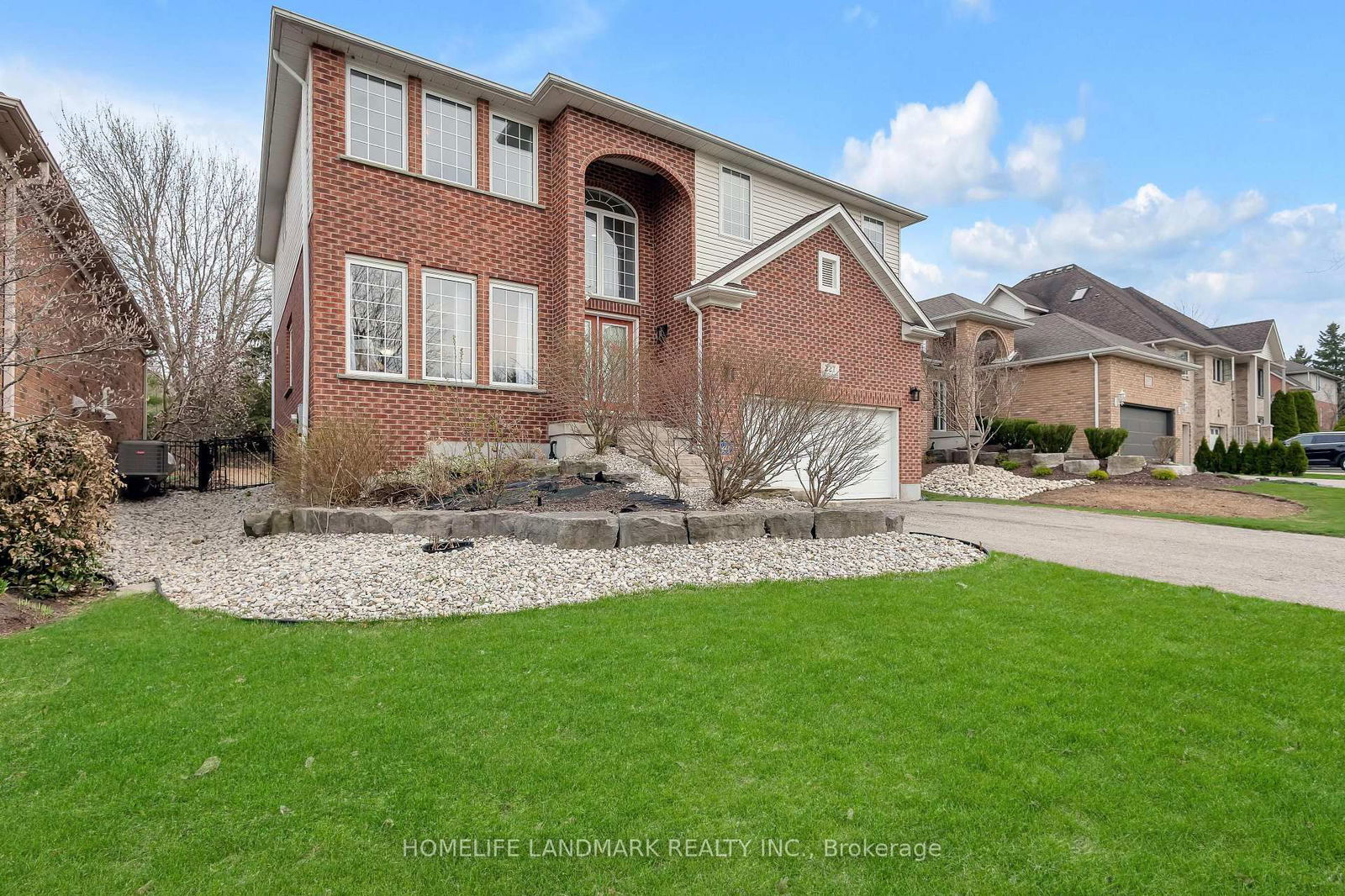 Detached House for sale at 227 The Lions Gate, Waterloo, N2L 6M6 - MLS: X12106704