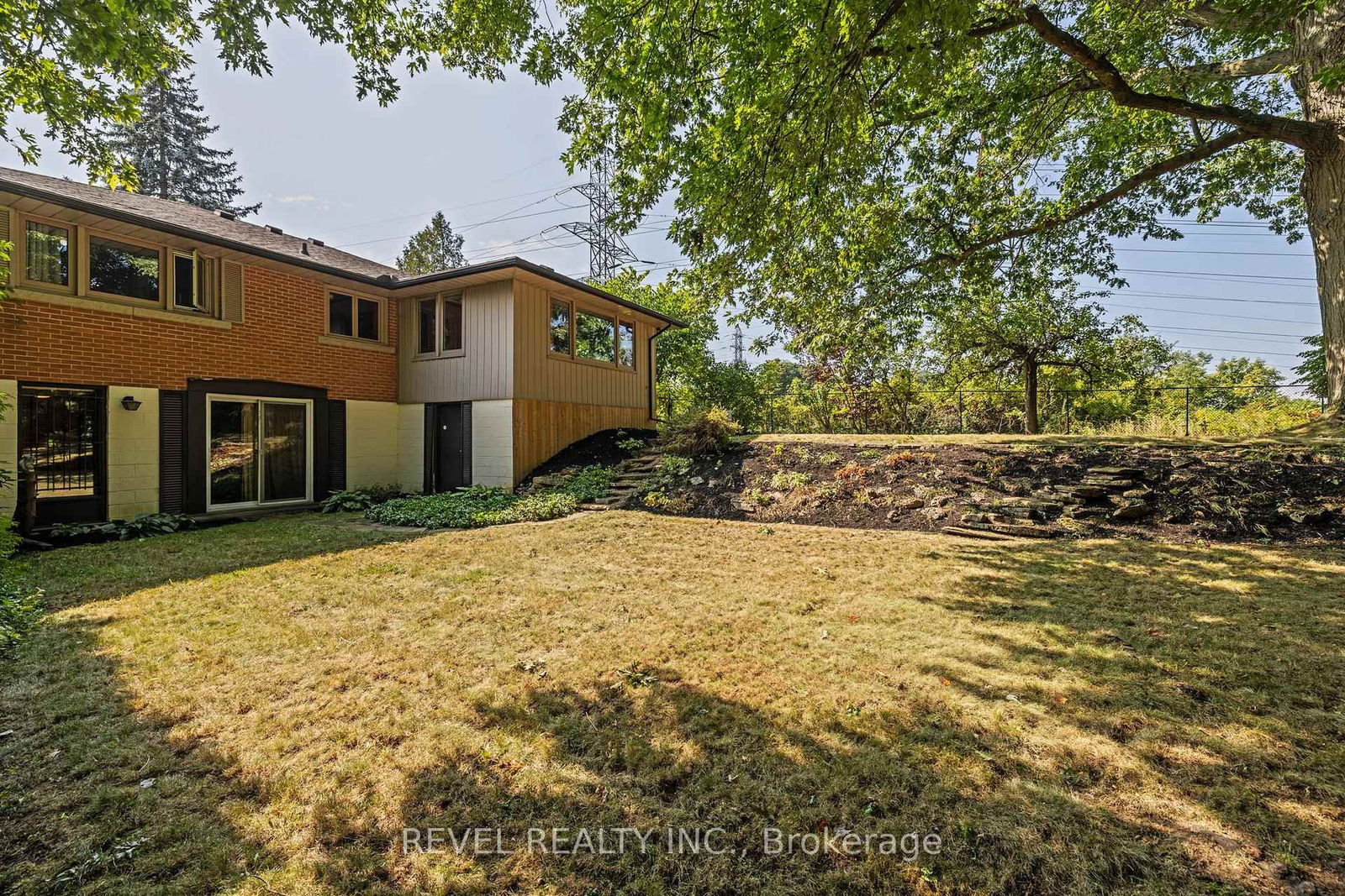 Detached House for sale at 40 Bertram Drive, Hamilton, Dundas, L9H 4T3 - MLS: X12106747