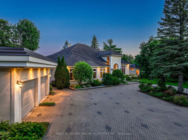 1018 Kitoman Crescent