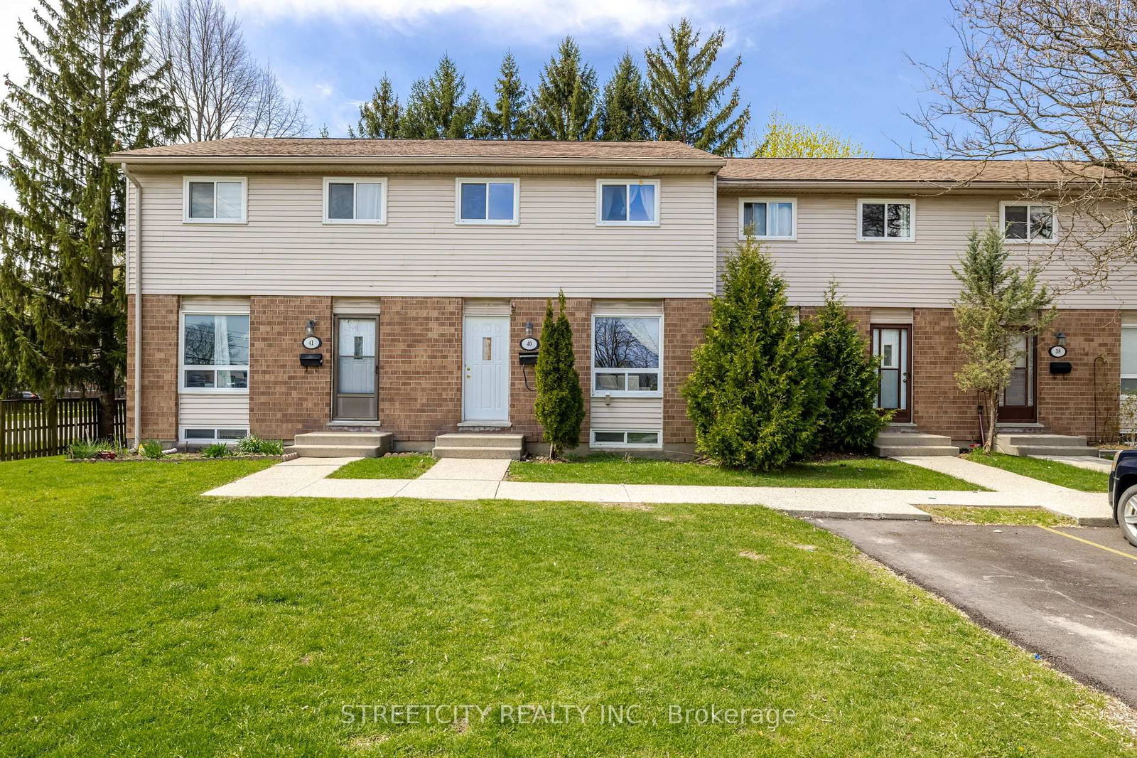Townhouse for sale at 40-311 Vesta Road, London East, East A, N5Y 5J3 - MLS: X12106763