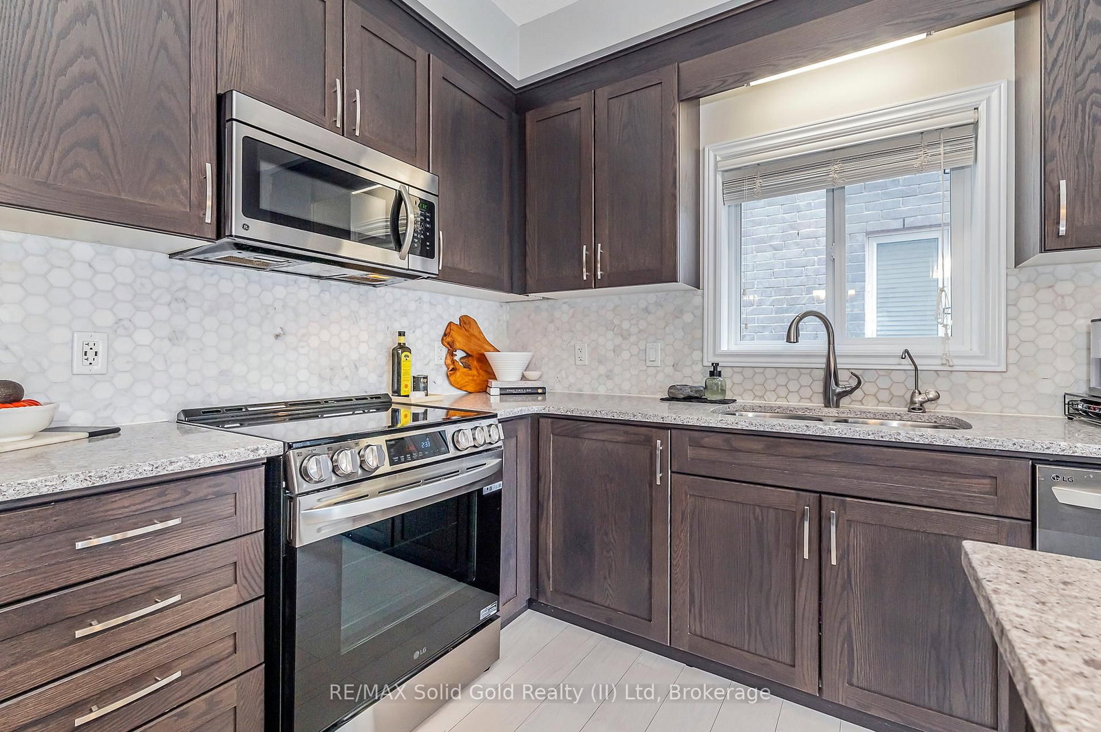 Listing Image 16