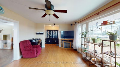 2047 Lapasse Rd, Beachburg - Whitewater Region image-0-3
