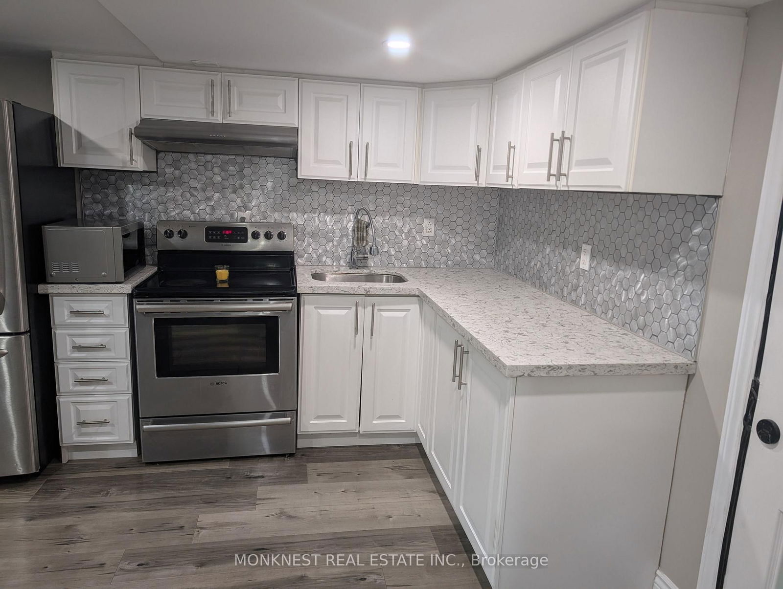 Detached House for lease at Lower-511 Queensdale Avenue, Hamilton, Eastmount, L8V 1K9 - MLS: X12107176
