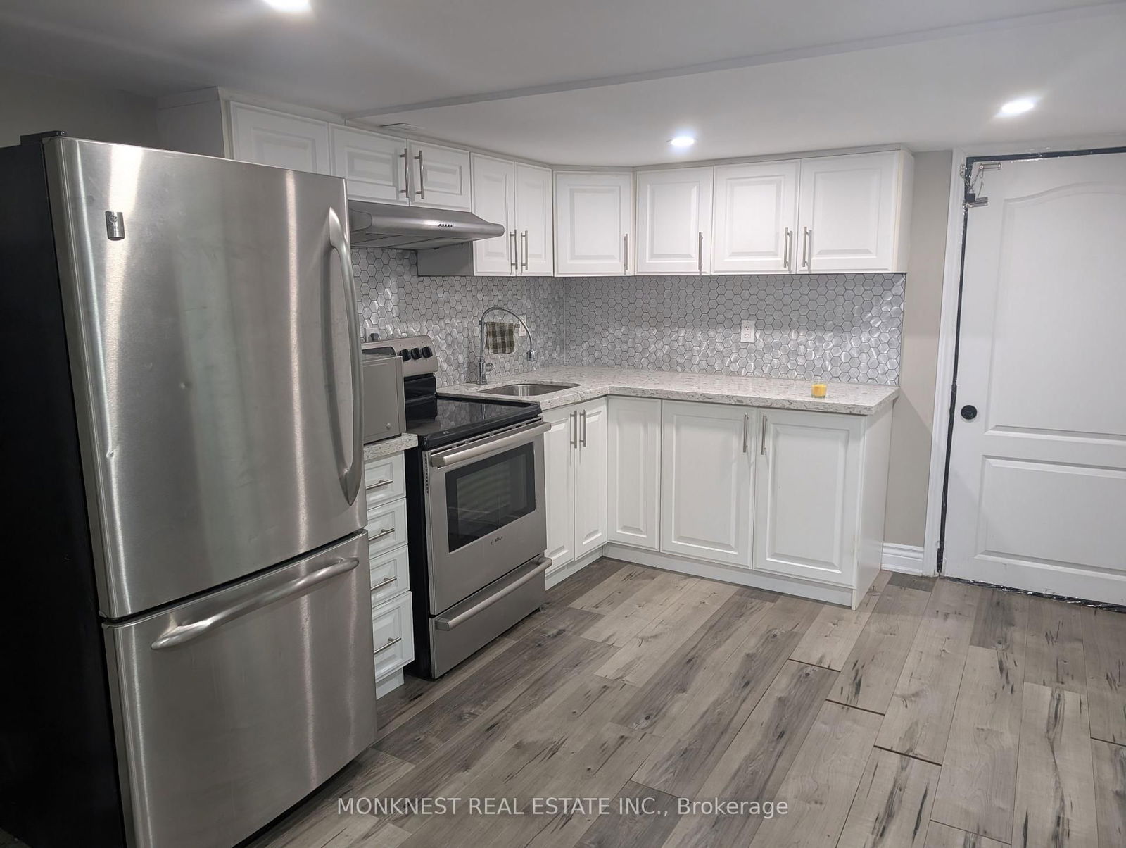 Detached House for lease at Lower-511 Queensdale Avenue, Hamilton, Eastmount, L8V 1K9 - MLS: X12107176