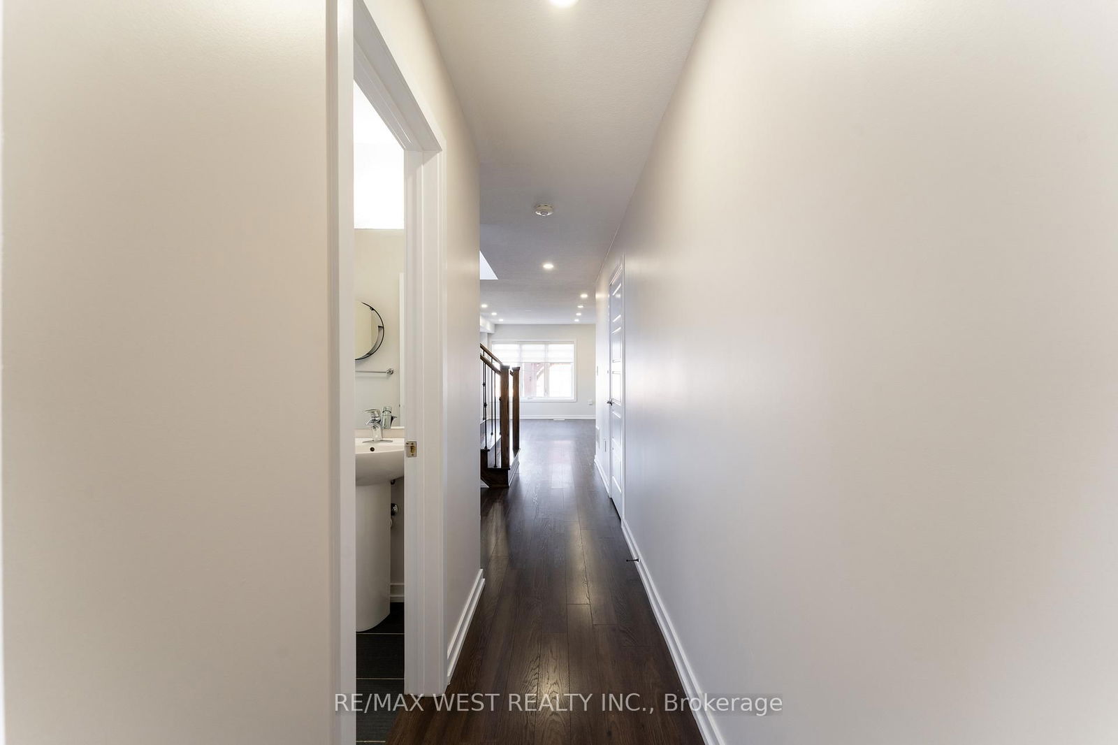 Townhouse for sale at 2 Scarletwood Street, Hamilton, Stoney Creek Mountain, L8J 0K8 - MLS: X12107216
