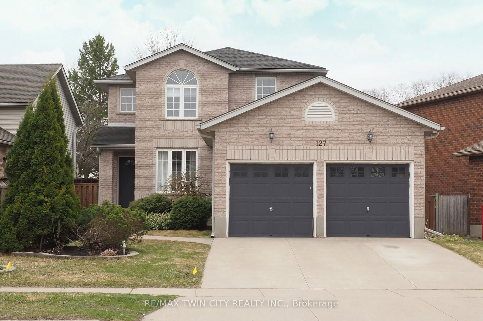 Detached House for sale at 127 Melran Drive, Cambridge, N3C 4C6 - MLS: X12107304