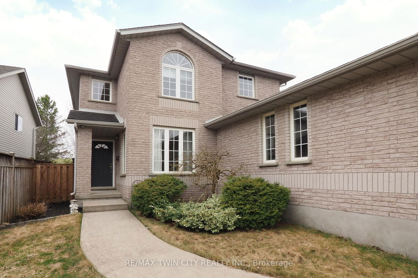 Detached House for sale at 127 Melran Drive, Cambridge, N3C 4C6 - MLS: X12107304