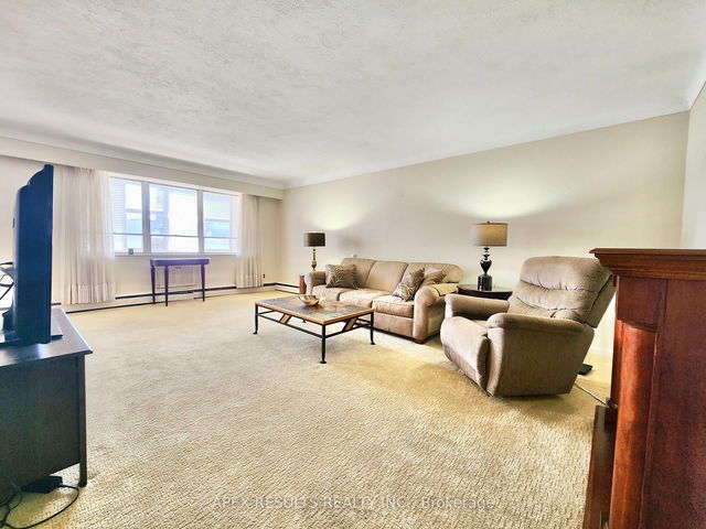 204 - 38 Charlton Avenue