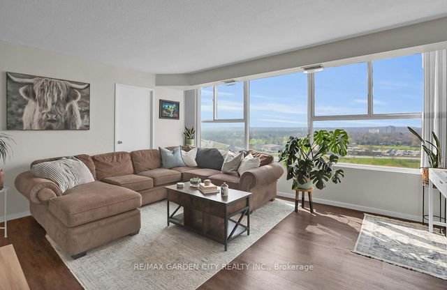 1105 - 7 Gale Crescent