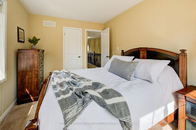 988 Zeller Cres, Kitchener -  image-0-4