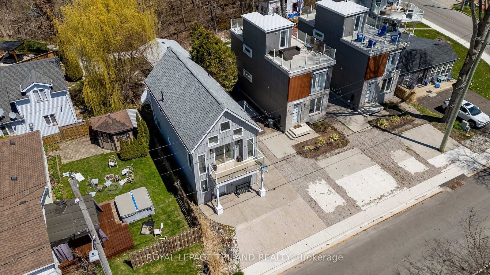 Detached House for sale at 387 FRONT Street, Central Elgin, Port Stanley, N5L 1G2 - MLS: X12107905
