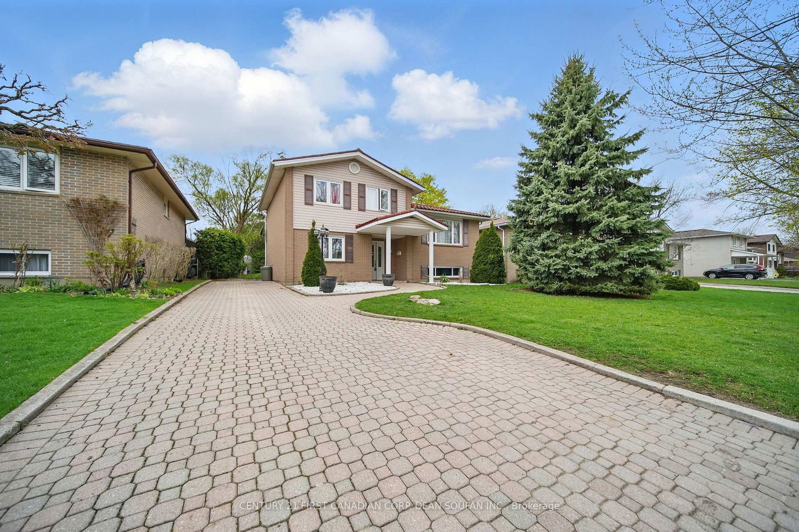 Detached House for sale at 104 Antrim Crescent, London South, South Y, N6E 1G8 - MLS: X12107954