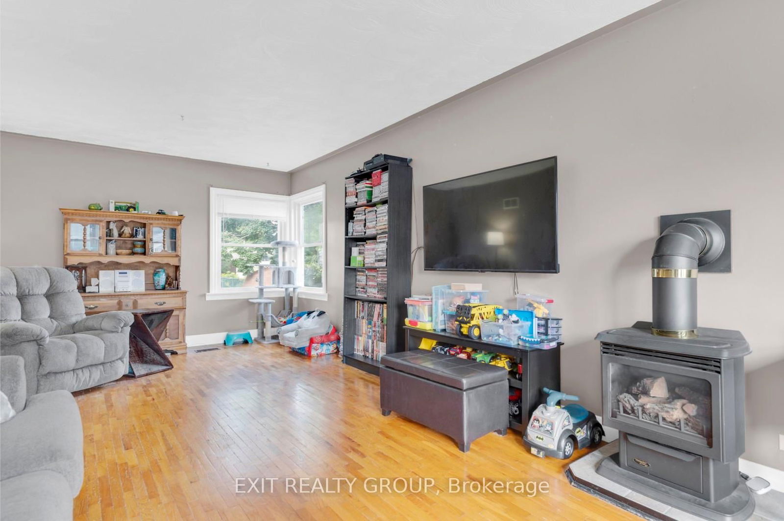 Detached House sold at 76 Lemoine Street, Belleville, K8P 4G9 - MLS: X12107989