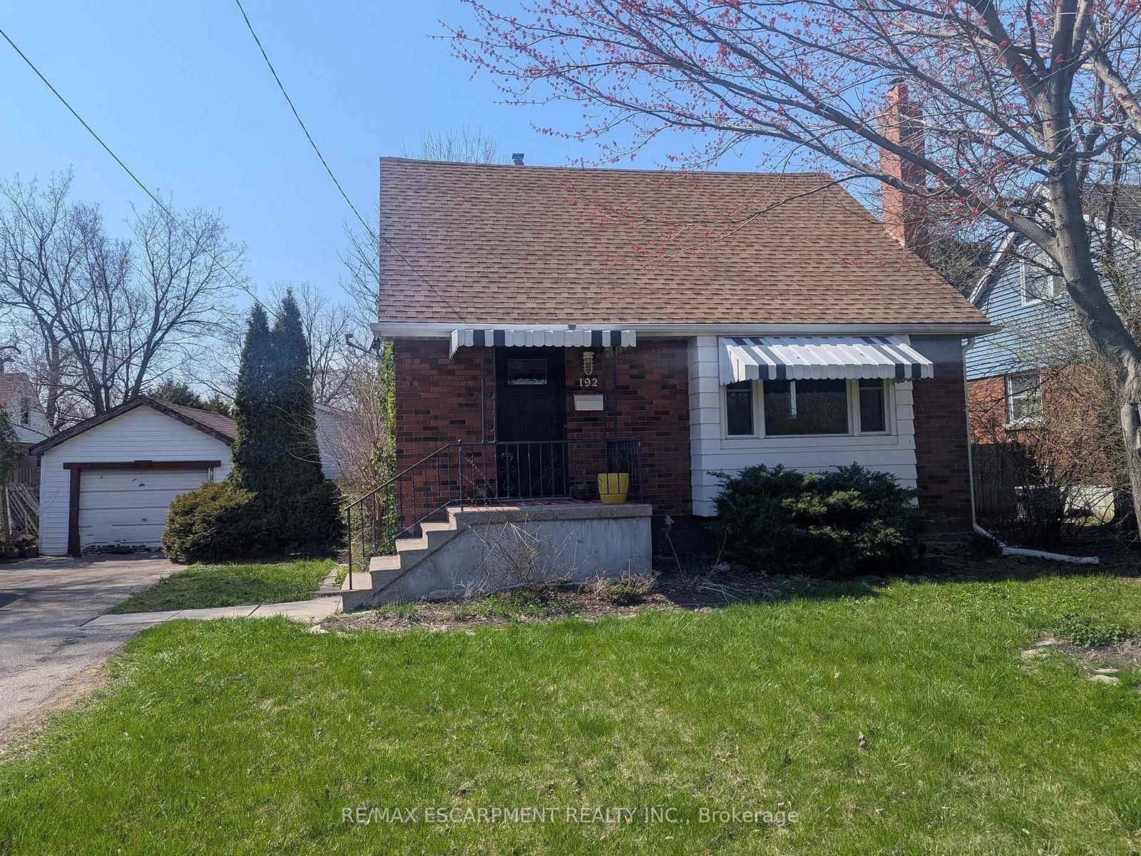 Detached House for sale at 192 East 38th Street, Hamilton, Raleigh, L8V 4E9 - MLS: X12108334