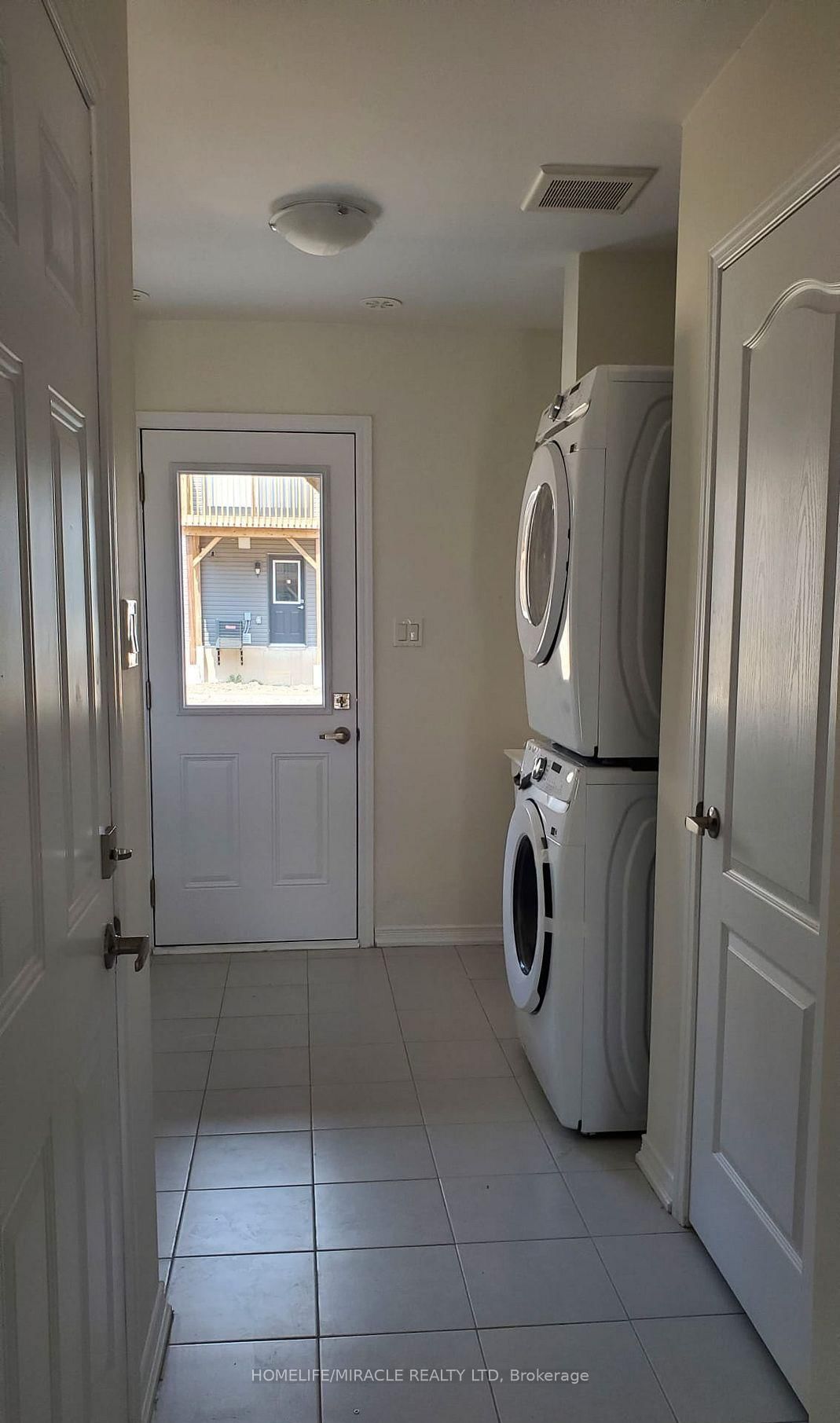 Townhouse for sale at 215 Gillespie Drive, Brantford, N3T 0W2 - MLS: X12108580