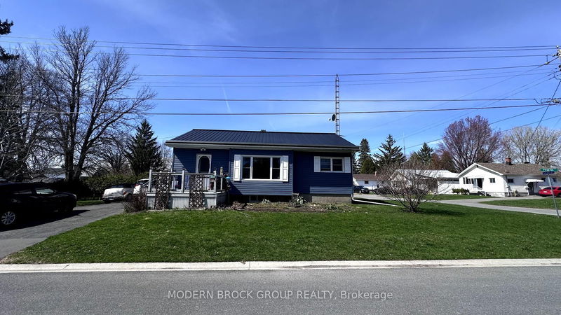 3052 Walker St, Edwardsburgh/Cardinal - Town of Cardinal image-0-0