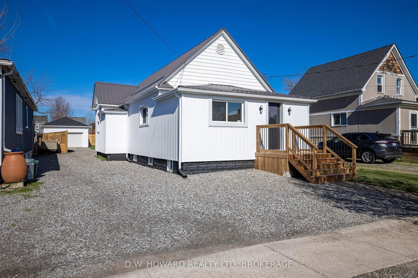 Detached House for sale at 25 Jennet Street, Fort Erie, Central, L2A 4B8 - MLS: X12108745