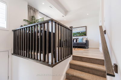 205 Burke St, Hamilton - Waterdown image-0-2