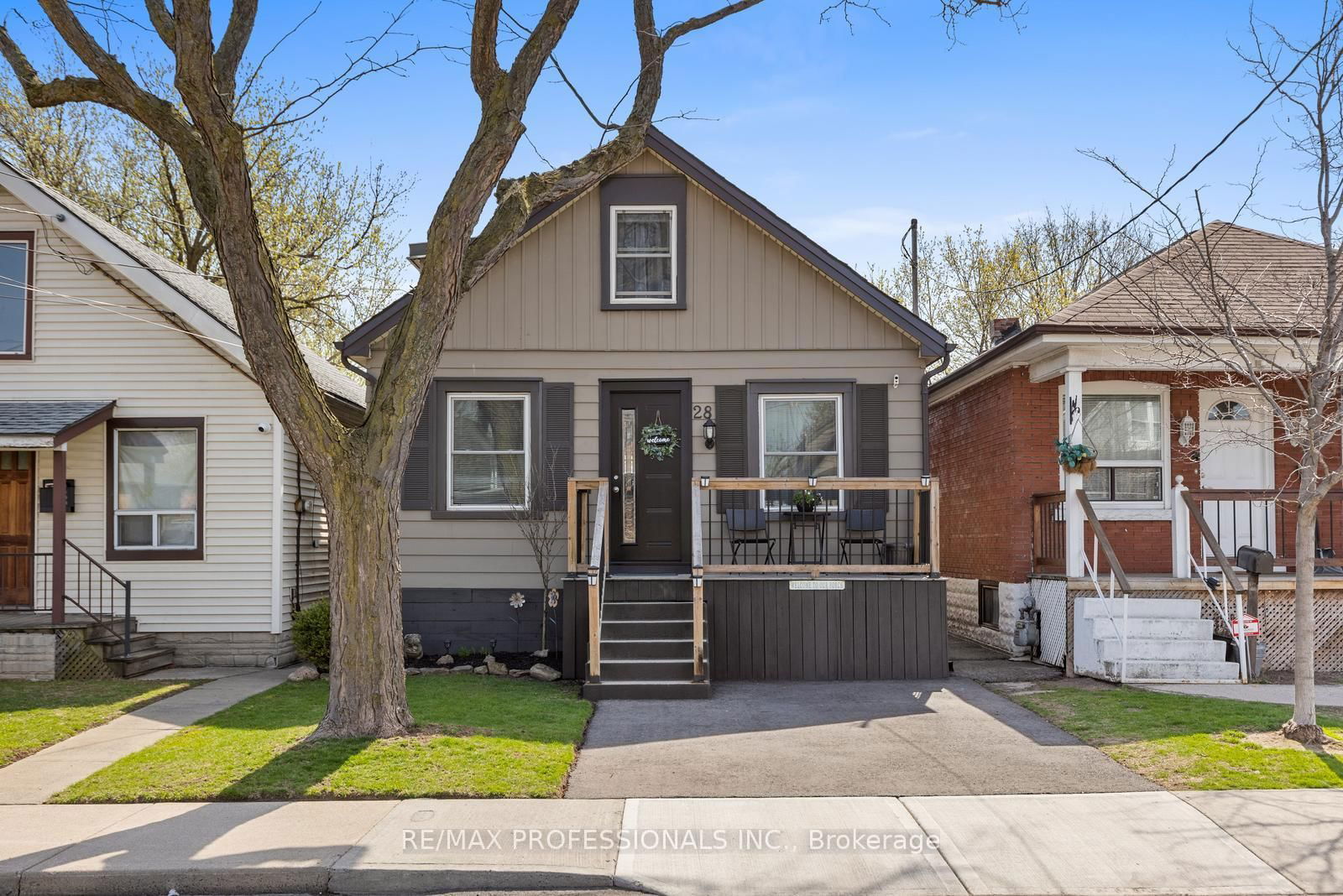 Detached House for sale at 28 Archibald Street, Hamilton, Homeside, L8H 4V9 - MLS: X12108965