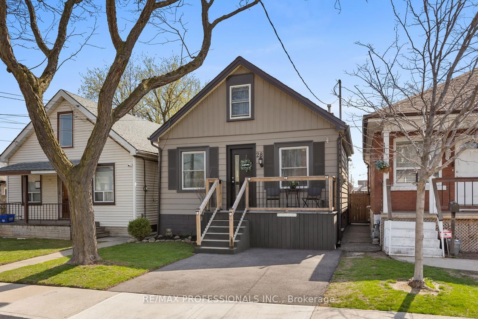 Detached House for sale at 28 Archibald Street, Hamilton, Homeside, L8H 4V9 - MLS: X12108965