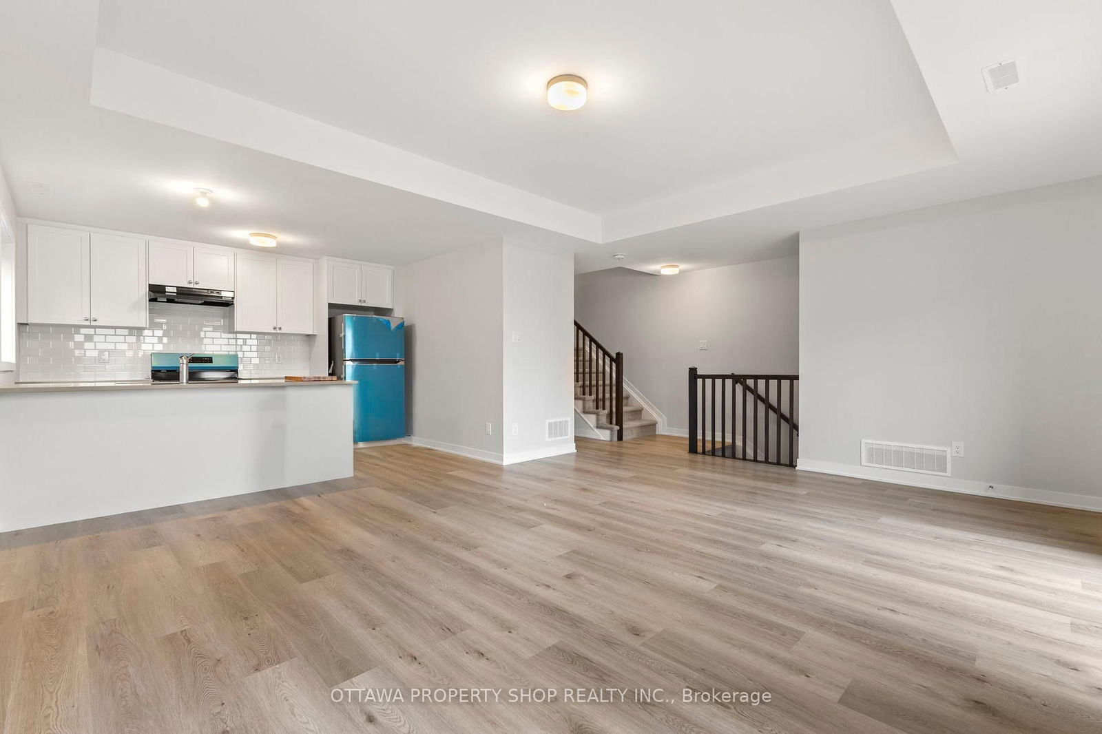 Townhouse for lease at 400 Lillian Freiman Private, Ottawa, Barrhaven - Half Moon Bay, K2J 6Z8 - MLS: X12109198