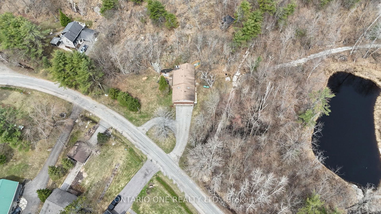 Detached House for sale at 1045 Cowbell Lane, Gravenhurst, Morrison, P0E 1N0 - MLS: X12109376