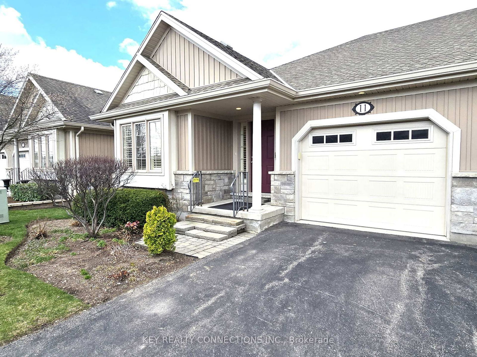 Townhouse for sale at 11-603 Welland Avenue, St. Catharines, Carlton/Bunting, L2M 0A6 - MLS: X12109377